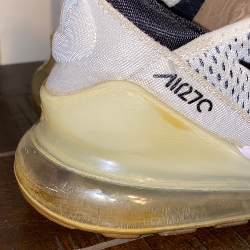 3/$60 Nike Air Max 270 White & Black Sneakers Size 9 - Picture 4 of 16
